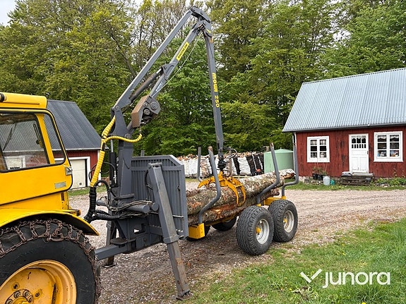 Traktor - Volvo BM 675 med Mowi 250 skogsvagn och kran 12 of 30