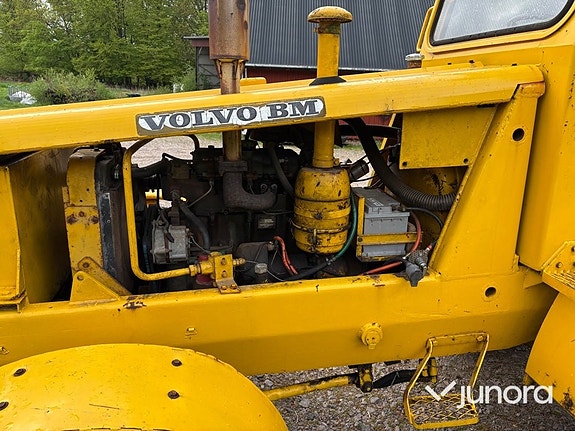Traktor - Volvo BM 675 med Mowi 250 skogsvagn och kran 17 of 30
