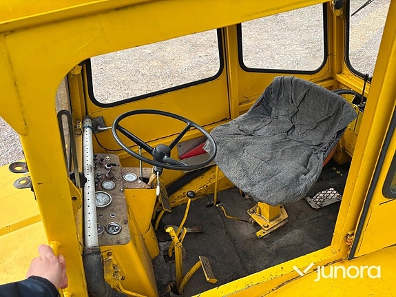 Traktor - Volvo BM 675 med Mowi 250 skogsvagn och kran 13 of 30