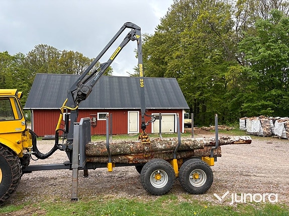 Traktor - Volvo BM 675 med Mowi 250 skogsvagn och kran 10 of 30