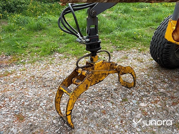 Traktor - Volvo BM 675 med Mowi 250 skogsvagn och kran 23 of 30