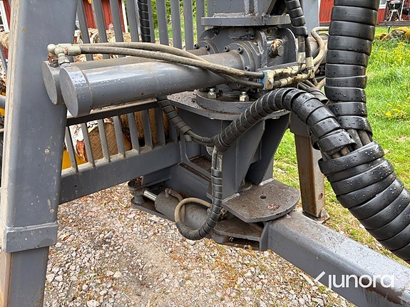 Traktor - Volvo BM 675 med Mowi 250 skogsvagn och kran 26 of 30
