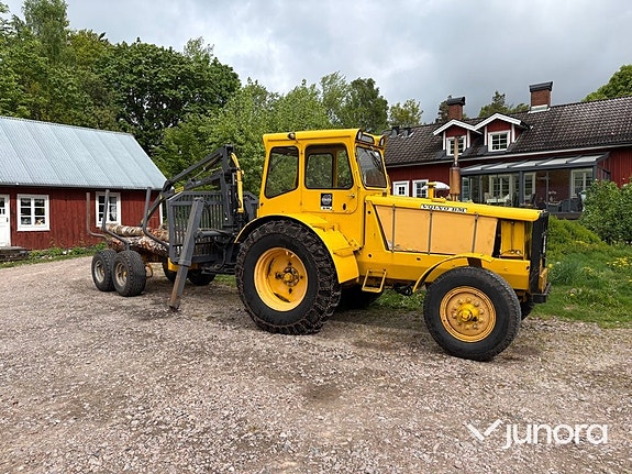 Traktor - Volvo BM 675 med Mowi 250 skogsvagn och kran 6 of 30