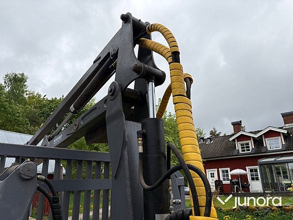 Traktor - Volvo BM 675 med Mowi 250 skogsvagn och kran 28 of 30
