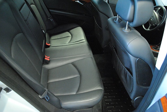 Mercedes-Benz E200 6 of 8