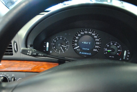 Mercedes-Benz E200 8 of 8