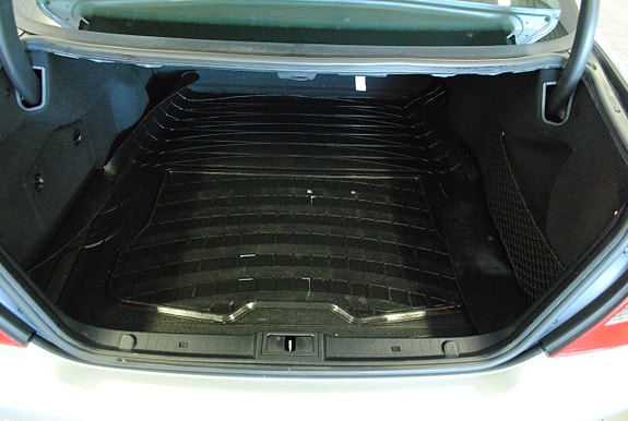 Mercedes-Benz E200 7 of 8