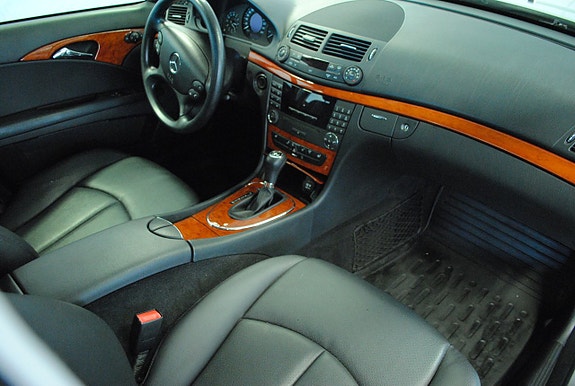 Mercedes-Benz E200 5 of 5