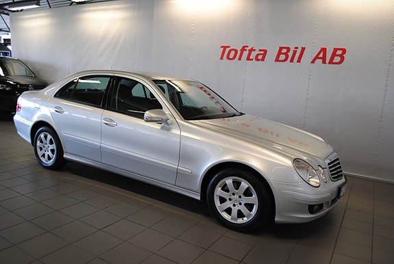 Mercedes-Benz E200 2 of 5