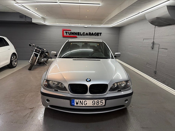 BMW 318i 2 of 5