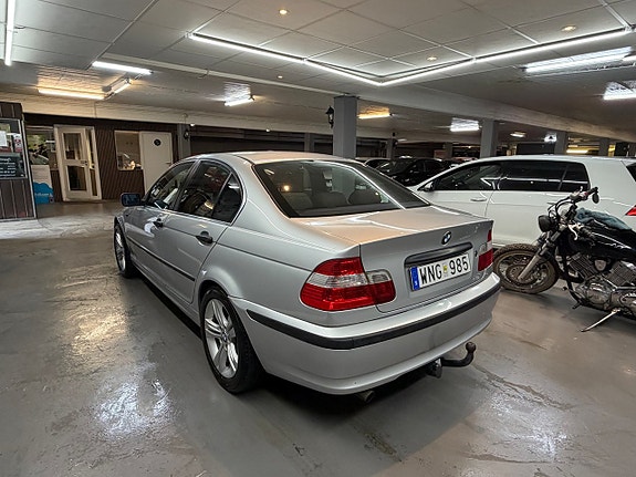BMW 318i 4 of 5