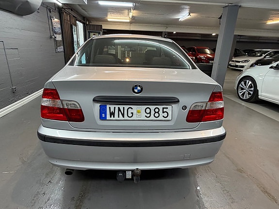 BMW 318i 7 of 13