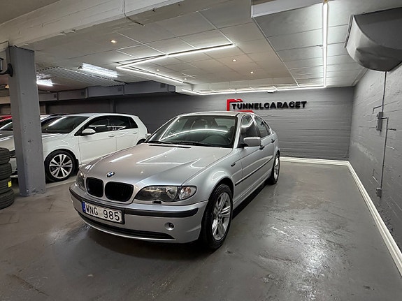 BMW 318i 3 of 5