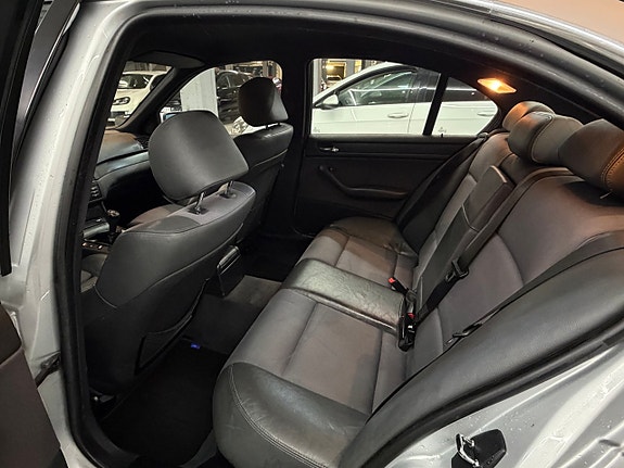 BMW 318i 12 of 13