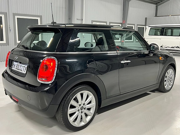 MINI Cooper 4 of 5