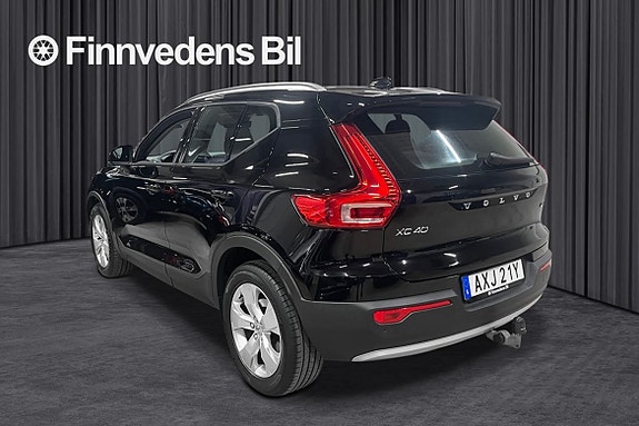 Volvo XC40 2 of 5