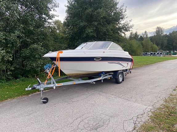 Finnmaster 5700DC, Yamaha 115hk samt 80 EU trailer nyservat