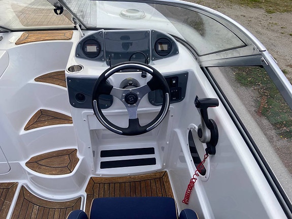Finnmaster 5700DC, Yamaha 115hk samt 80 EU trailer nyservat 6 of 8