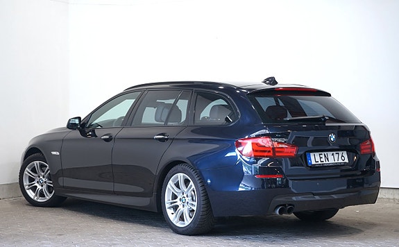 BMW 523i 3 of 5