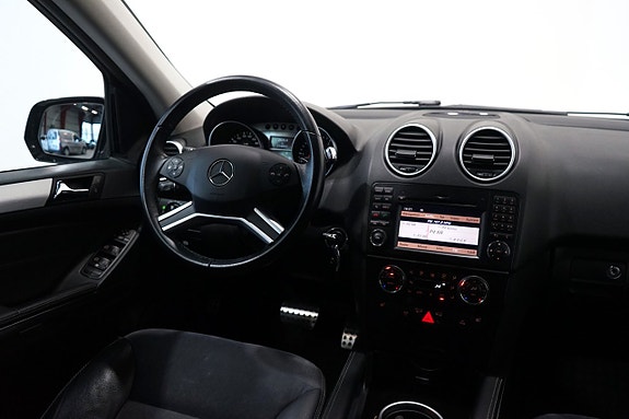 Mercedes-Benz ML320 5 of 5