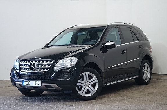 Mercedes-Benz ML320 2 of 5
