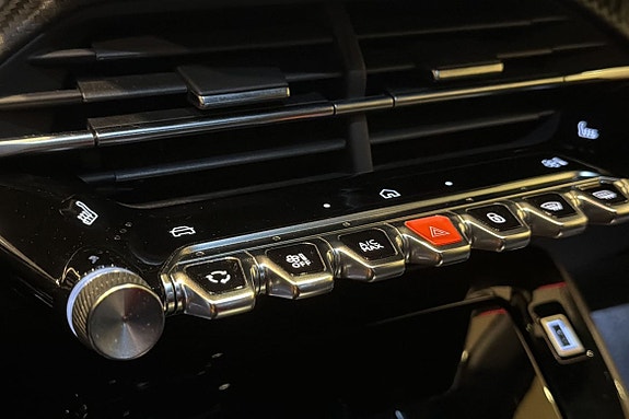 Peugeot 2008 10 of 18
