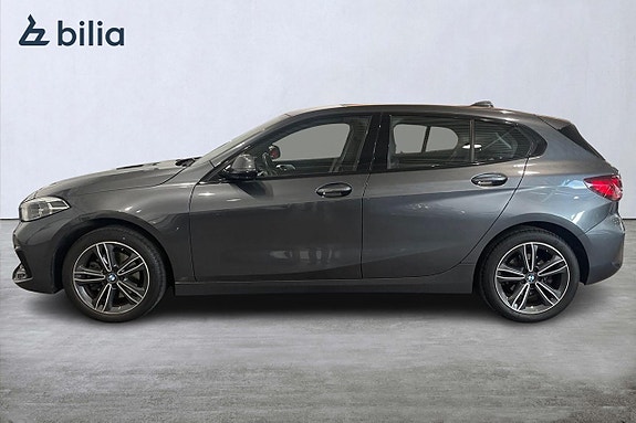 BMW 118i 3 of 5
