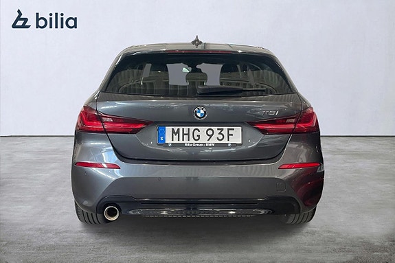 BMW 118i 4 of 5