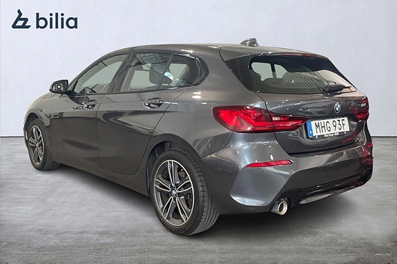 BMW 118i 2 of 5