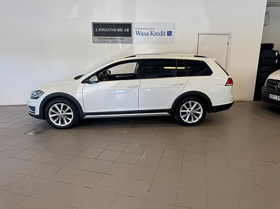 Volkswagen Golf Alltrack 2 of 5