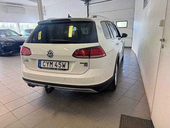 Volkswagen Golf Alltrack 4 of 5