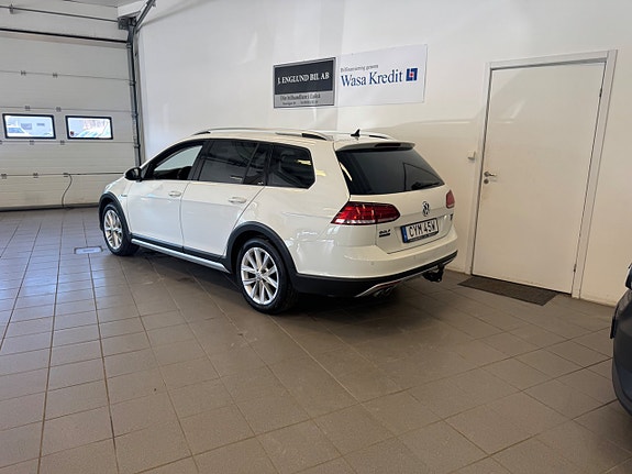 Volkswagen Golf Alltrack 3 of 5