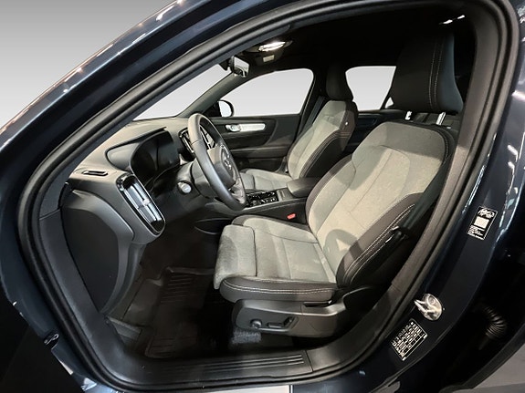 Volvo XC40 9 of 15