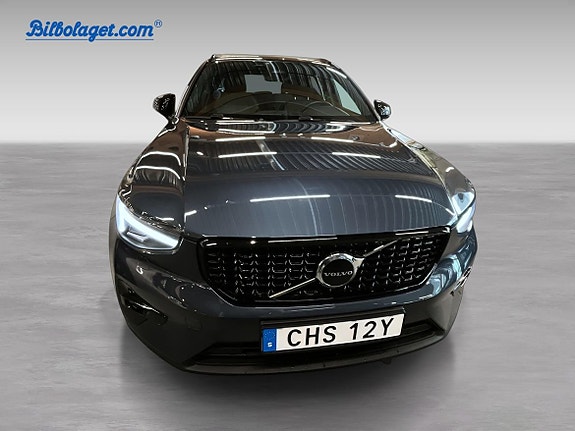 Volvo XC40 3 of 15