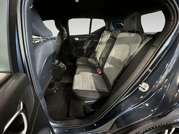 Volvo XC40 10 of 15