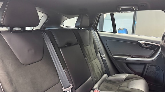 Volvo V60 10 of 20