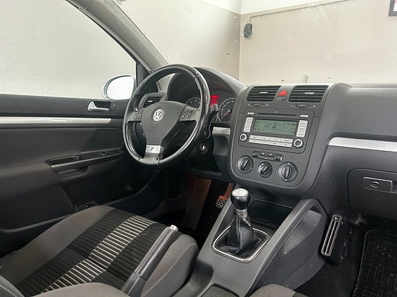 Volkswagen Golf V 8 of 9