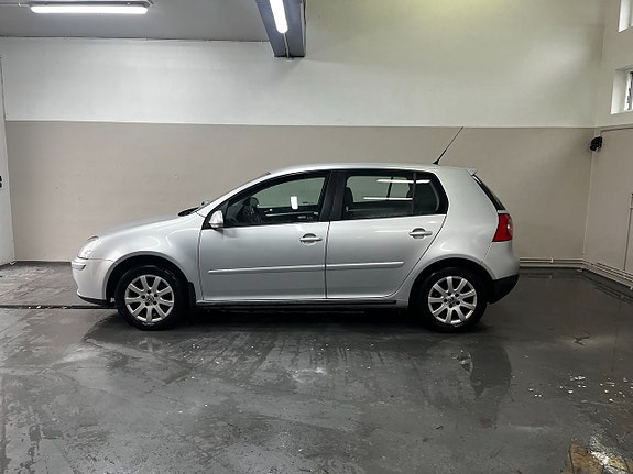 Volkswagen Golf V 3 of 9