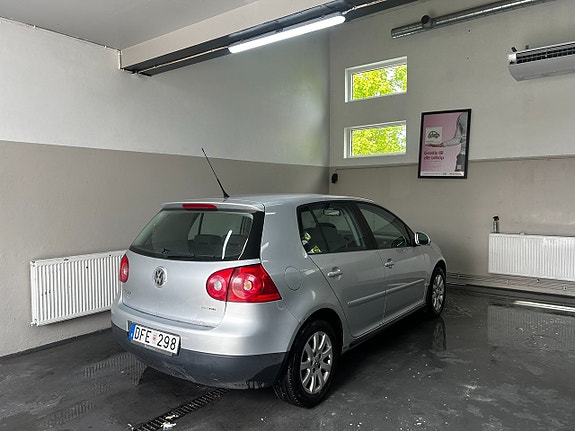 Volkswagen Golf V 4 of 9