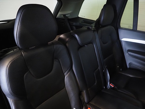 Volvo XC90 13 of 28
