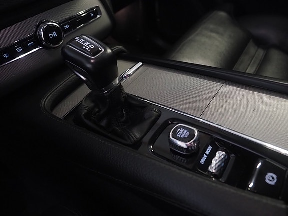 Volvo XC90 24 of 28