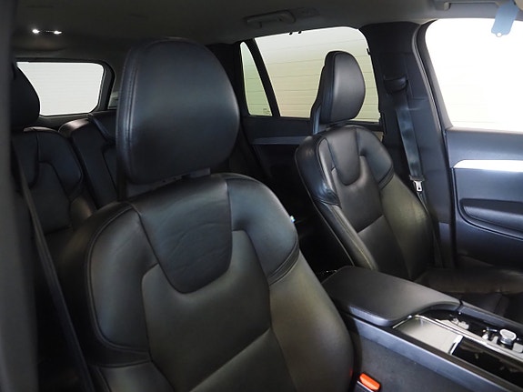 Volvo XC90 9 of 28