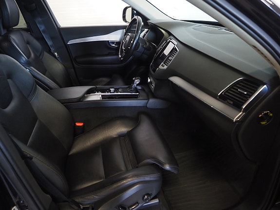 Volvo XC90 10 of 28