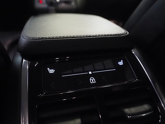 Volvo XC90 15 of 28
