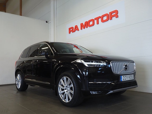 Volvo XC90 3 of 28