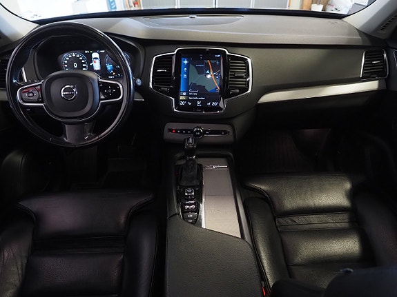 Volvo XC90 17 of 28