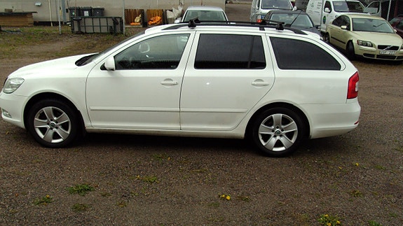 Skoda Octavia 2 of 5