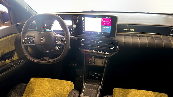 Renault 5 E-Tech 4 of 12