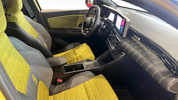 Renault 5 E-Tech 3 of 12