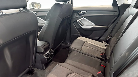 Audi Q3 11 of 15